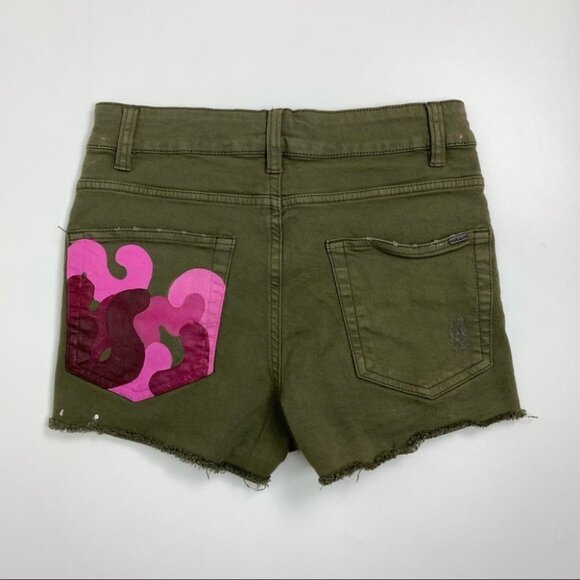 HARLOW Green Distressed Shorts with painted pocket - Picture 7 of 11
